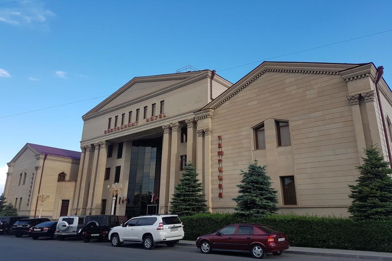 Armenian Royal Palace Erevan Exterior foto